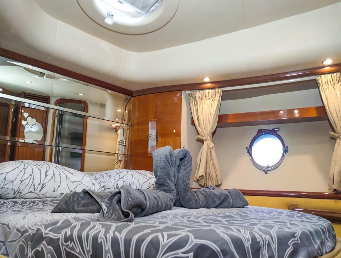Antalya Yacht Rental 23m Azimut 62 Fly